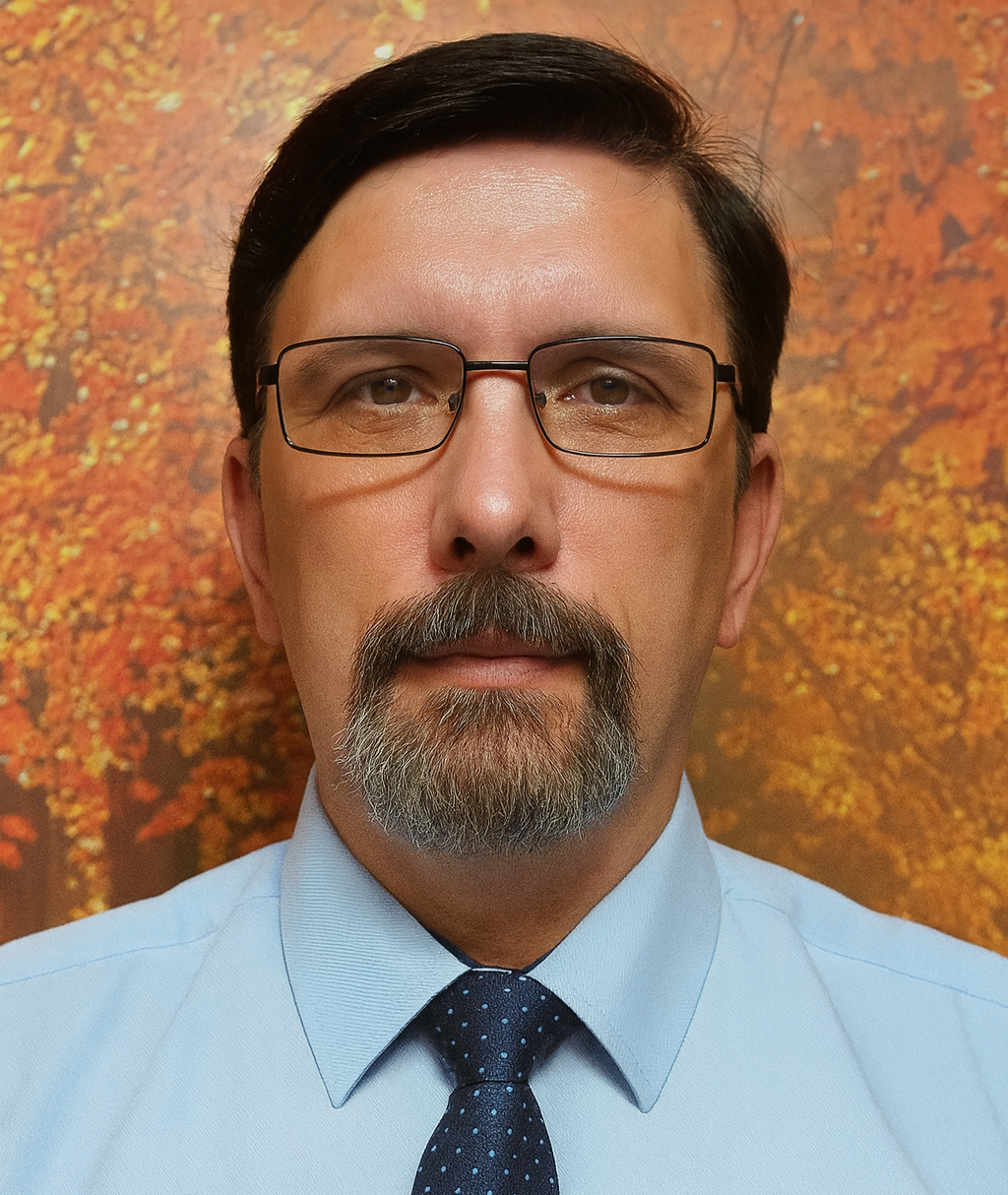 Максим Валерьевич Крючков — преподаватель информатики